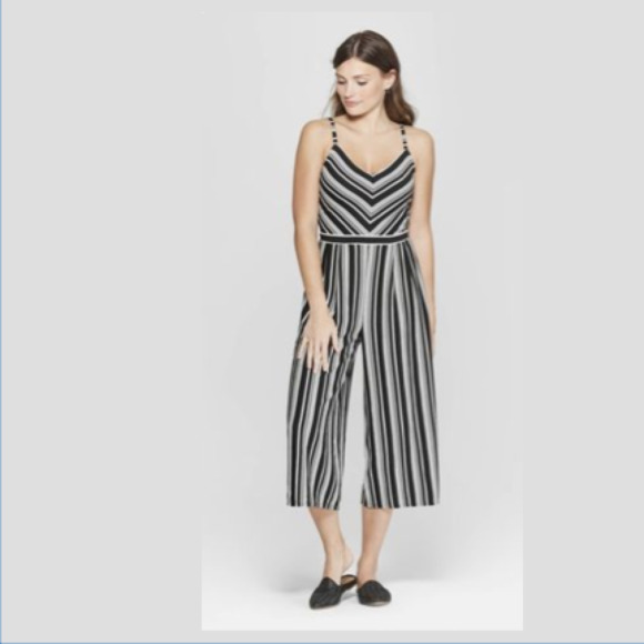 2 Universal Threads Wide Leg Jumpsuits - Picture 4 of 7